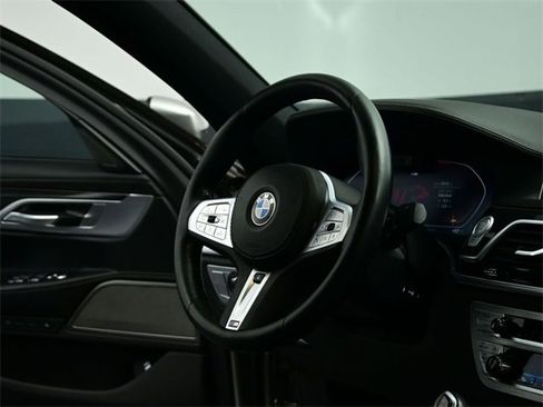 Used 2022 BMW 740i xDrive 740i xDrive w/ M Sport Package image 37