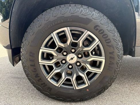 Certified 2024 Chevrolet Colorado Z71 w/ Z71 Convenience Package 2 AWD/4WD image 9