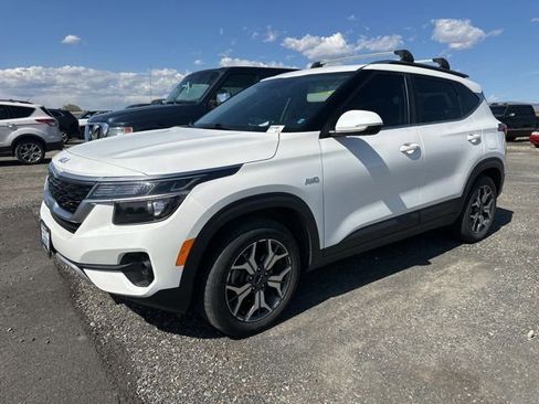 Used 2023 Kia Seltos EX AWD/4WD image 1