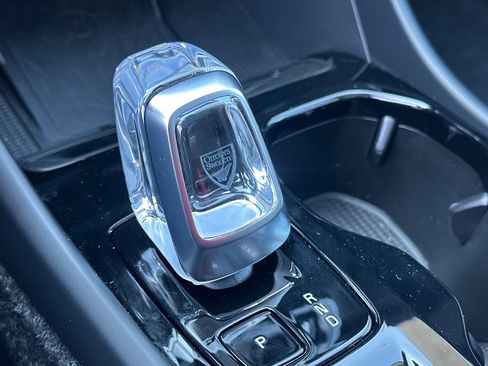 Used 2025 Volvo XC40 B5 Ultra w/ Climate Package image 17