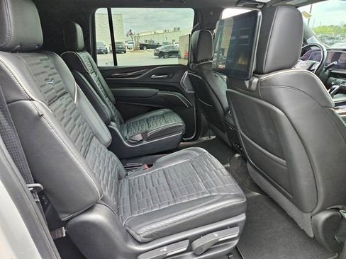 Certified 2023 Cadillac Escalade ESV Sport Platinum w/ LPO, ONYX Package image 18