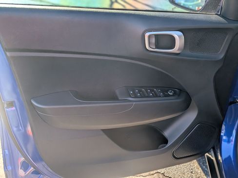 Used 2024 Hyundai Venue SEL image 14