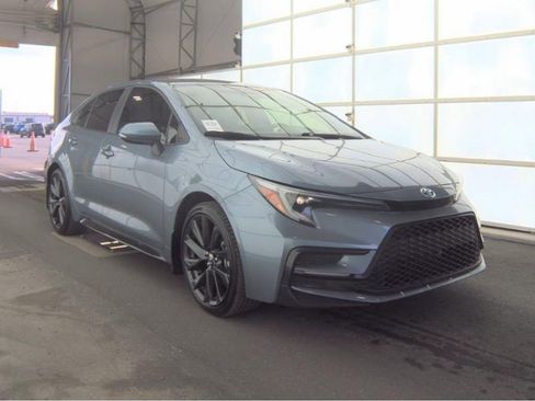 Used 2024 Toyota Corolla SE image 3