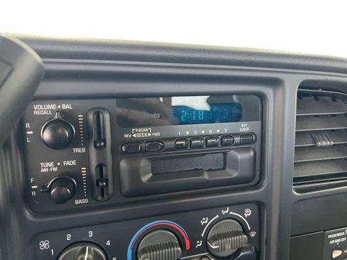 Used 2000 Chevrolet Silverado 2500 W/T w/ Firm Ride Suspension Pkg image 13