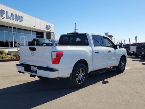 Used 2024 Nissan Titan SV w/ SV Convenience Package image 11