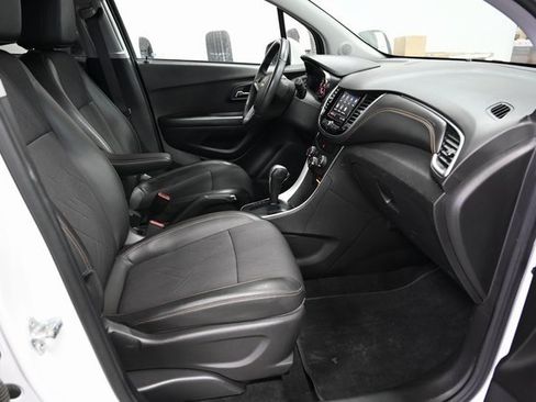 Used 2022 Chevrolet Trax LT w/ Sport Edition image 10