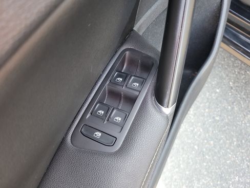 Used 2021 Volkswagen Golf 4-Door image 15