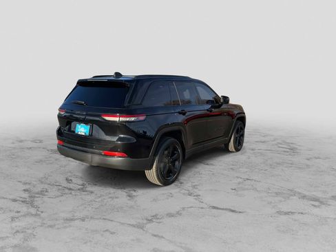 Certified 2023 Jeep Grand Cherokee Altitude image 8