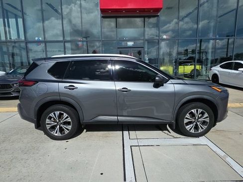 Used 2021 Nissan Rogue SV w/ Premium Package FWD image 3