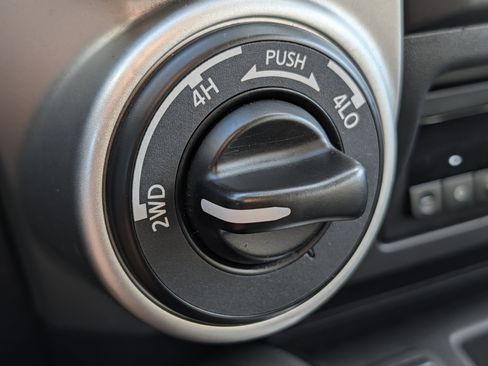 Used 2019 Nissan Titan SL w/ Texas Titan Edition image 35