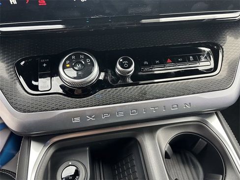 New 2025 Ford Expedition Max Platinum w/ Stealth Appearance Package image 23