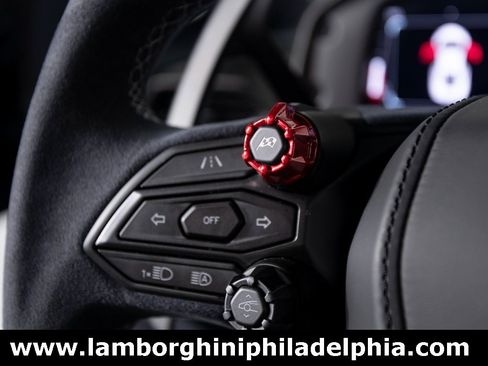 Used 2025 Lamborghini Revuelto image 19