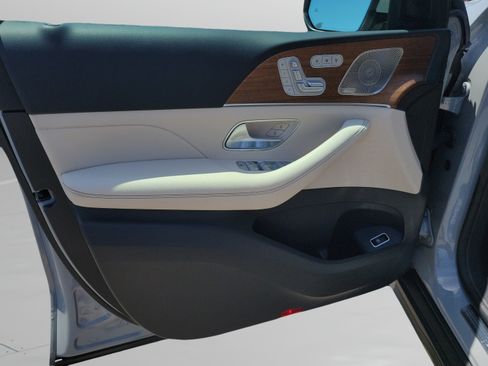 Certified 2025 Mercedes-Benz GLS 450 4MATIC image 17