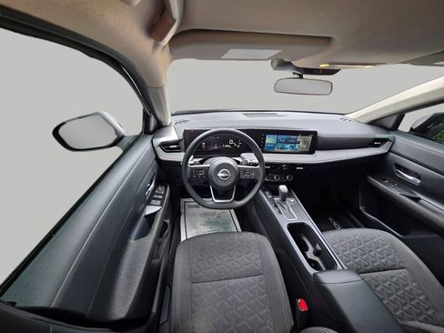Used 2025 Nissan Kicks SV FWD image 11