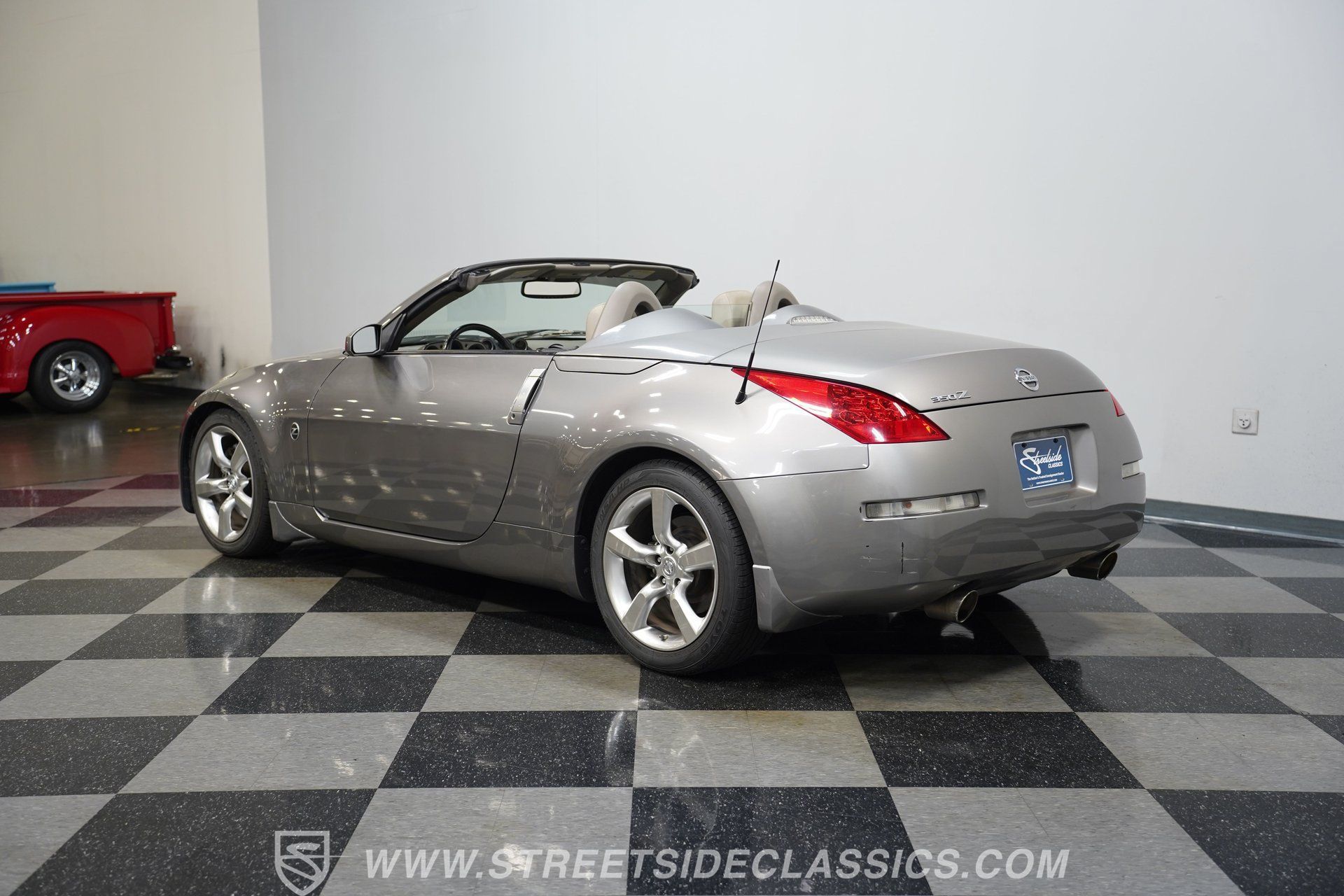 Used 2007 Nissan 350Z Touring RWD image 10