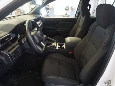 Used 2025 Toyota 4Runner SR5 AWD/4WD image 16