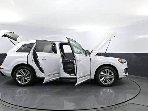 Used 2022 Audi Q7 3.0T Premium Plus w/ Premium Plus Package AWD/4WD image 29