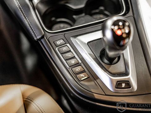 Used 2018 BMW M4 Coupe w/ Executive Package RWD image 32