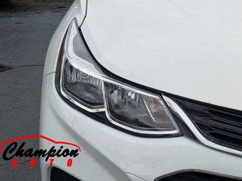 Used 2018 Chevrolet Cruze LS FWD image 11