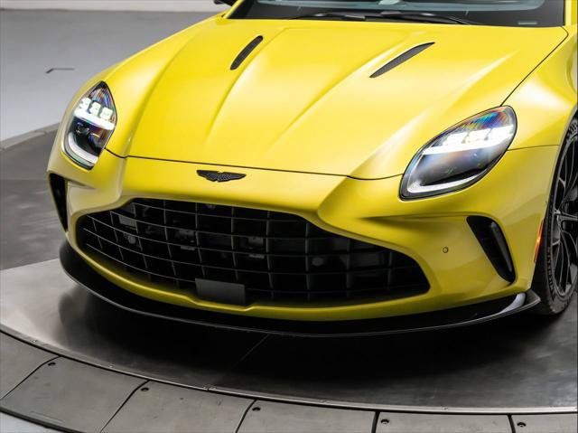 Used 2025 Aston Martin V8 Vantage Coupe RWD image 16