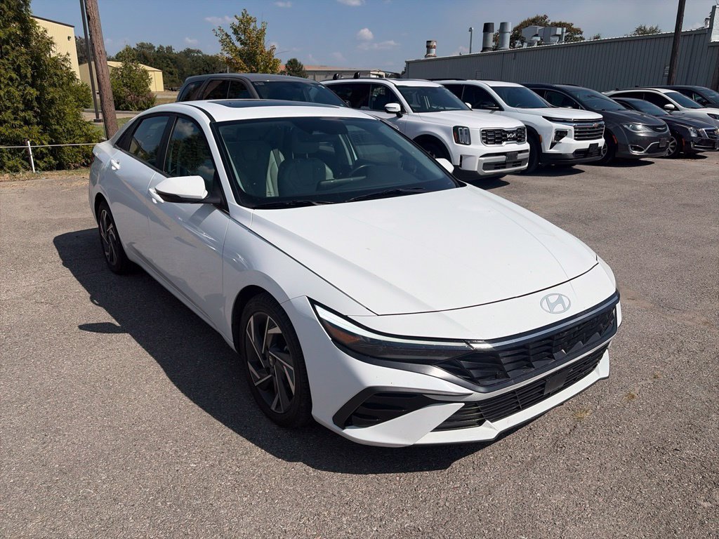Used 2025 Hyundai Elantra Limited FWD image 8