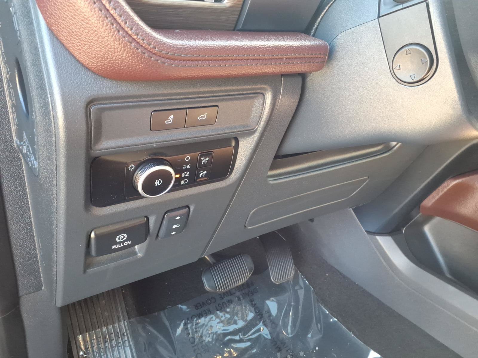 Used 2024 Ford Expedition Limited AWD/4WD image 29