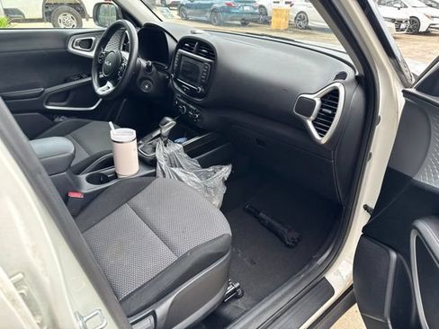 Used 2022 Kia Soul LX FWD image 52