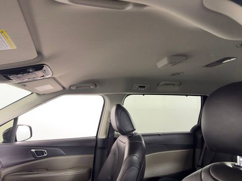 Used 2025 Kia Carnival EX FWD image 25