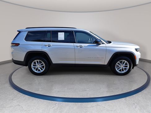 Used 2025 Jeep Grand Cherokee L Laredo w/ Trailer Tow Package AWD/4WD image 4