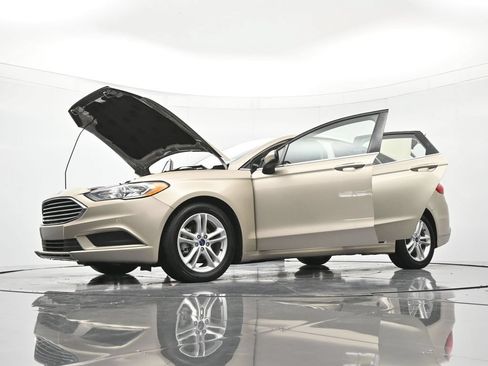 Used 2018 Ford Fusion SE w/ Fusion SE Technology Package FWD image 49