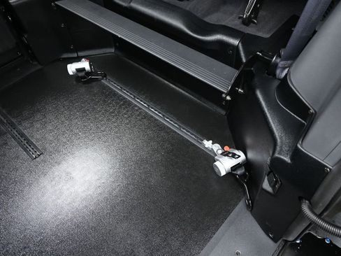 Used 2024 Toyota Sienna XLE image 25