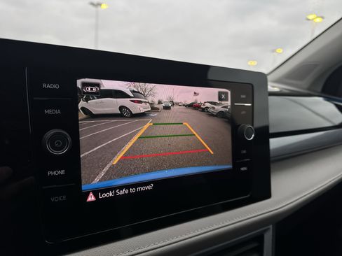 New 2026 Volkswagen Taos SEL image 15