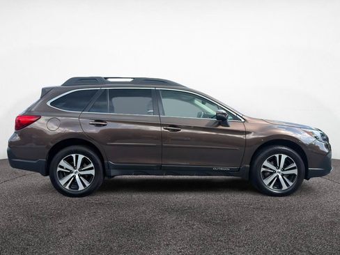 Used 2019 Subaru Outback 3.6R Limited w/ Popular Package #2 AWD/4WD image 8