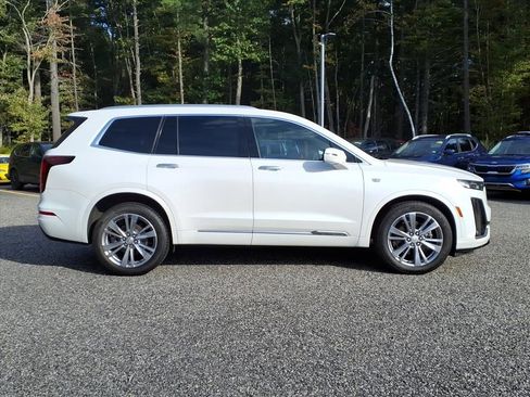 Used 2024 Cadillac XT6 Premium Luxury image 2