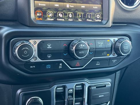 Used 2023 Jeep Wrangler Unlimited Sahara AWD/4WD image 21