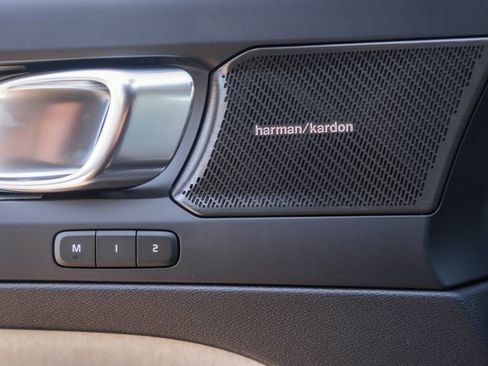 New 2026 Volvo XC40 B5 Ultra w/ Protection Package Premier image 40