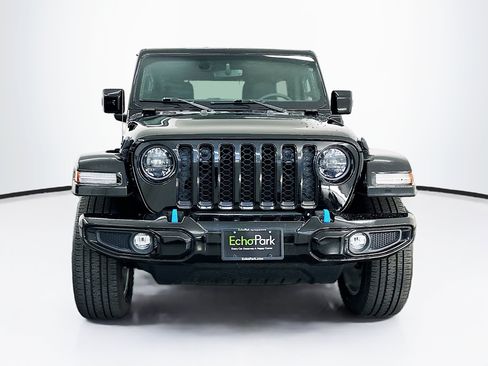 Used 2023 Jeep Wrangler Unlimited Sahara AWD/4WD image 2