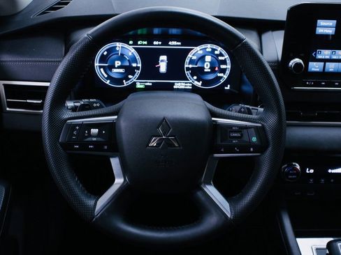 Used 2023 Mitsubishi Outlander SE image 14