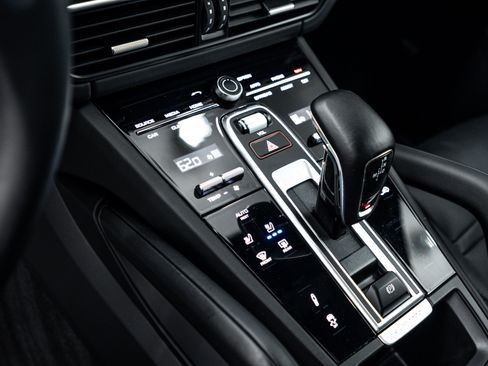Certified 2022 Porsche Cayenne GTS AWD/4WD image 15