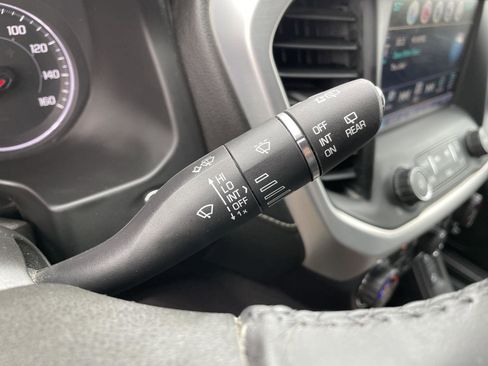 Used 2017 GMC Acadia SLE FWD image 18