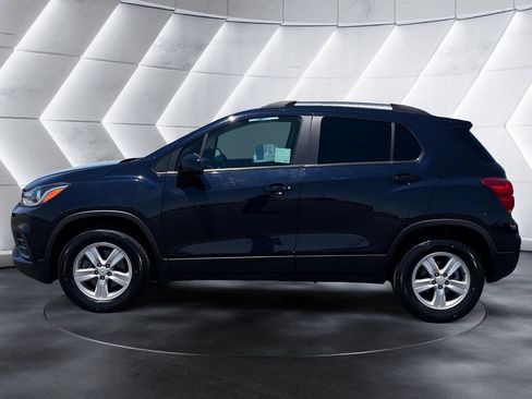 Certified 2022 Chevrolet Trax LT w/ LT Convenience Package AWD/4WD image 2