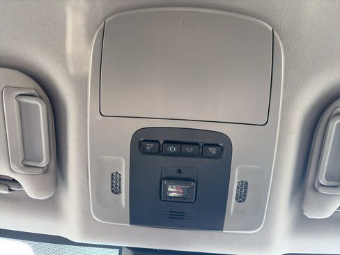 Used 2020 Toyota Camry XLE FWD image 17