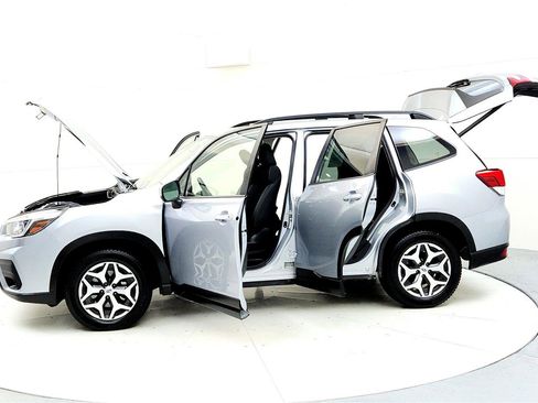 Used 2020 Subaru Forester Premium image 10