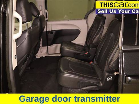 Used 2017 Chrysler Pacifica Touring-L FWD image 22