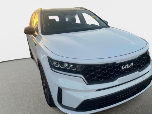 Certified 2023 Kia Sorento S w/ Panoramic Sunroof Package image 3