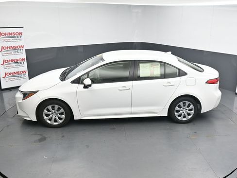 Used 2022 Toyota Corolla LE FWD image 30