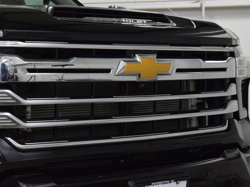 Used 2024 Chevrolet Silverado 3500 High Country w/ Technology Package AWD/4WD image 11