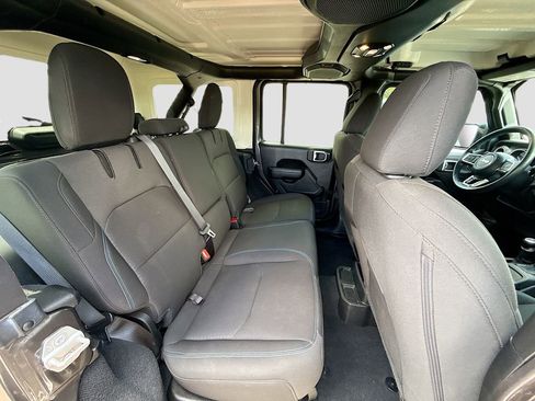 Used 2023 Jeep Wrangler Unlimited Rubicon 4xe w/ Cold Weather Group AWD/4WD image 32