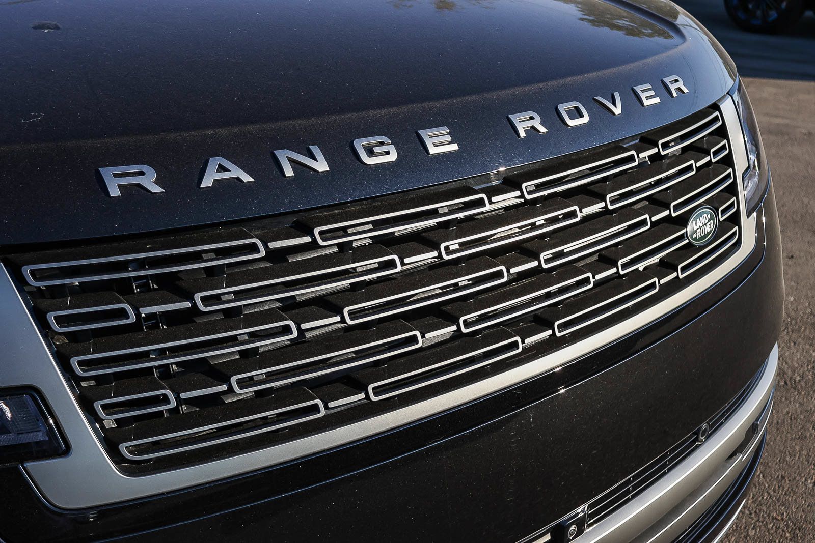 New 2026 Land Rover Range Rover Long Wheelbase SE AWD/4WD image 16