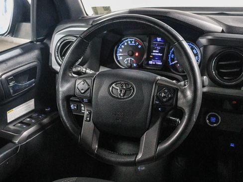 Certified 2017 Toyota Tacoma TRD Off-Road w/ Tow Package RWD image 18